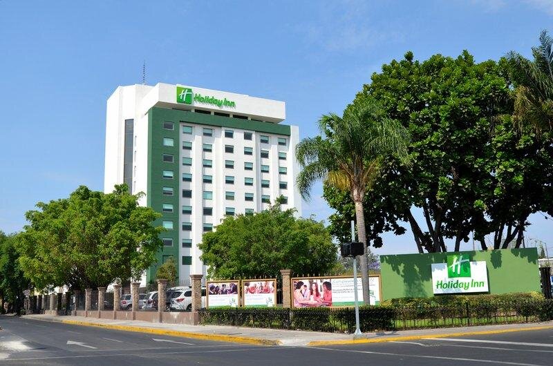 Четырёхместный номер Standard с красивым видом из окна Holiday Inn Guadalajara Expo Plaza del Sol, an IHG Hotel