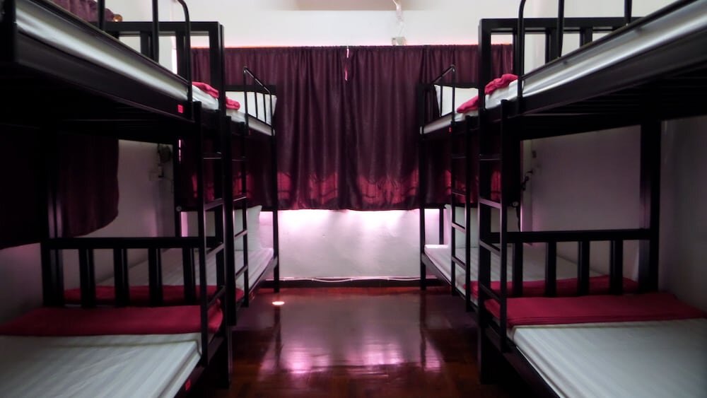Кровать в общем номере (женский номер) Home Hug Hostel