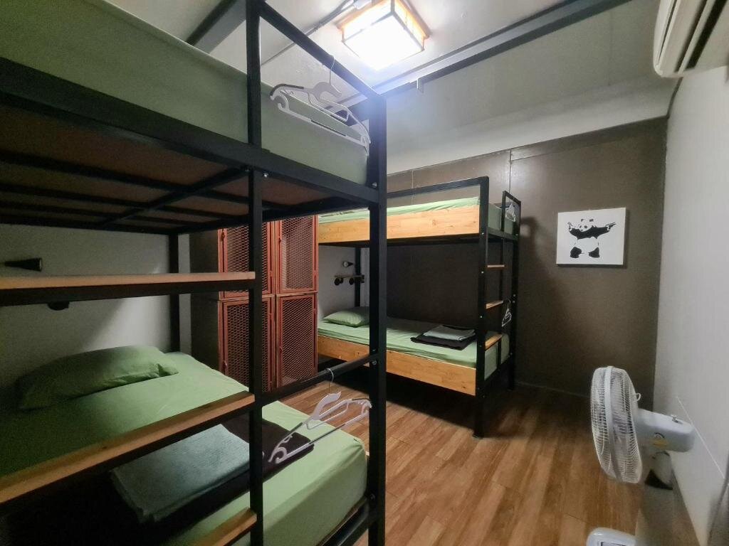 Кровать в общем номере (мужской номер) Hybrit Hostel & Cafe