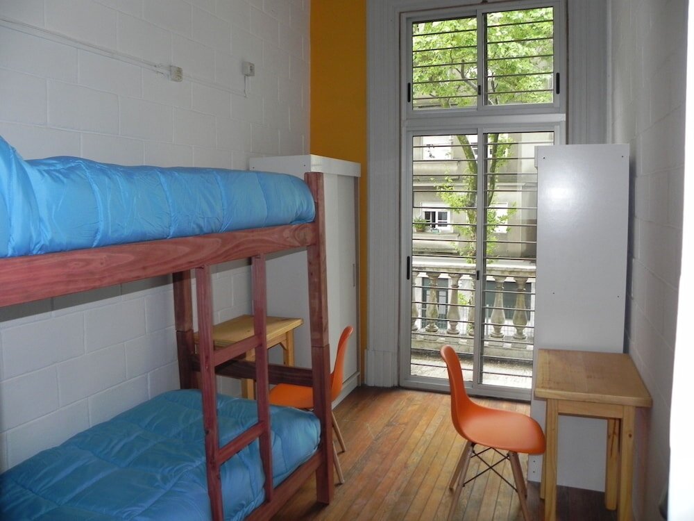 Кровать в общем номере с 2 комнатами Student’s Hostel