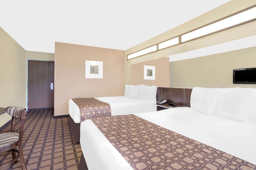 Четырёхместный номер Standard Microtel Inn & Suites by Wyndham Mansfield