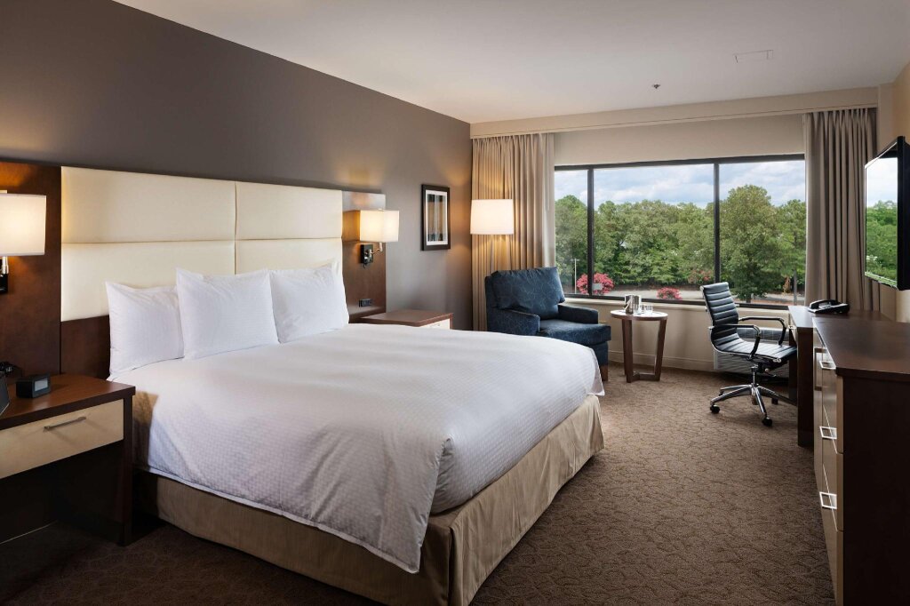 Кровать в общем номере с 2 комнатами Doubletree by Hilton Hotel Williamsburg