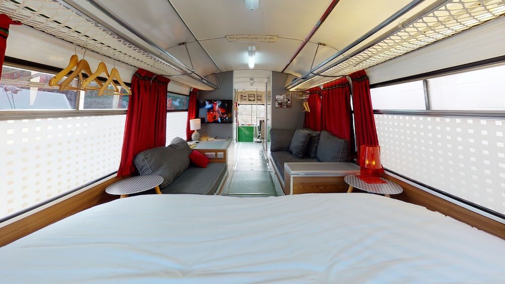 Apartment 1 Schlafzimmer Gozo Bus Glamping - Stay on a 1974 Vintage Maltese bus in Xlendi