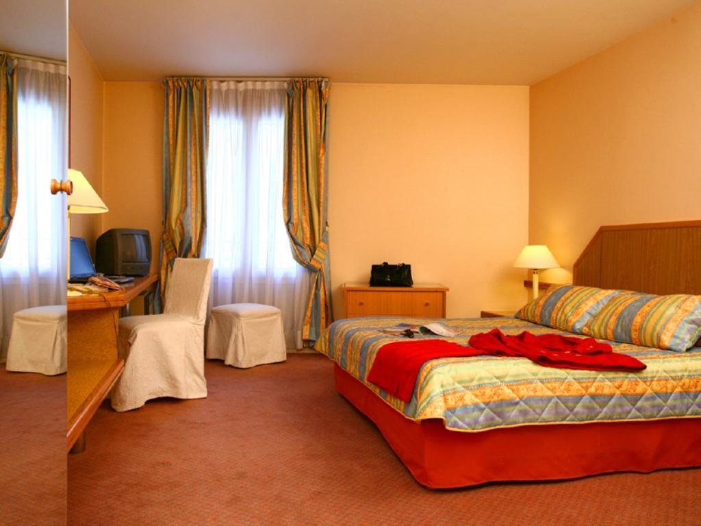 Standard simple chambre Hotel Fertel Etoile