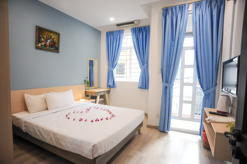 Standard Double room with balcony My Anh 120 Central Saigon Hotel Ben Thanh Market