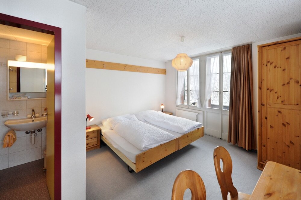 Standard Double room with balcony Hotel Krone Budget