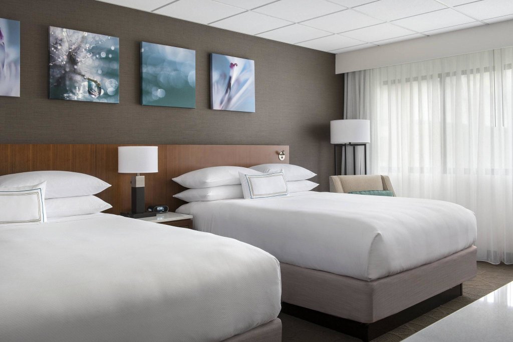 Номер Standard Delta Hotels by Marriott Racine