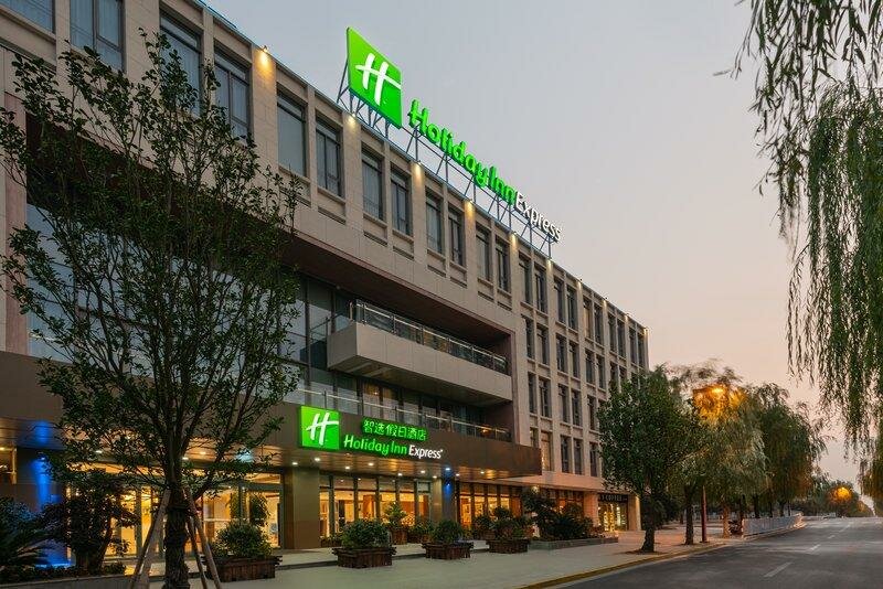 Business Suite Holiday Inn Express Shanghai Pujiang, an IHG Hotel