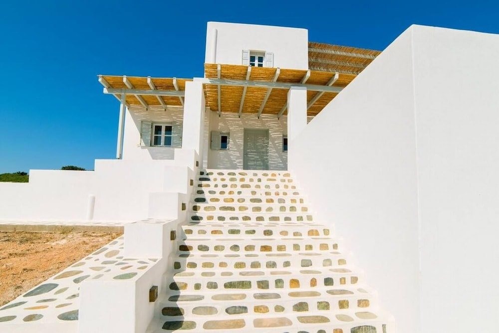 Cabaña Coral Villa with 4 bedrooms in Paros