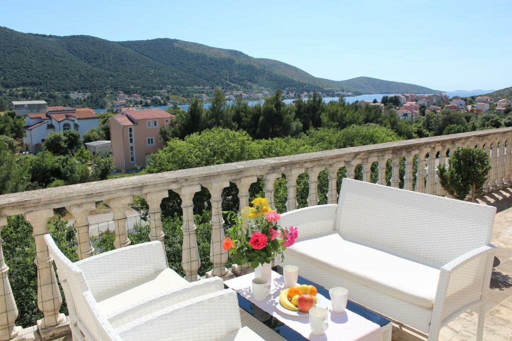 Апартаменты с 2 комнатами с видом на море Apartments Stari Šibenik