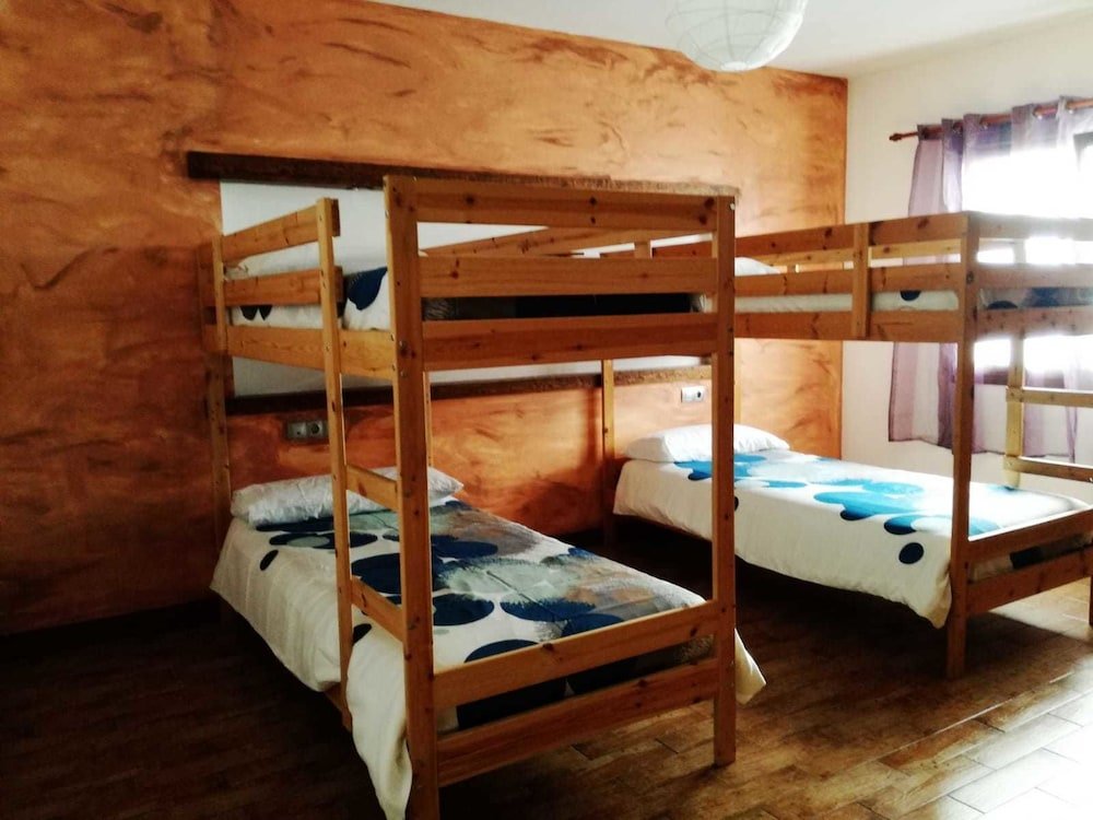 Кровать в общем номере Surfhouse Hostel Famara