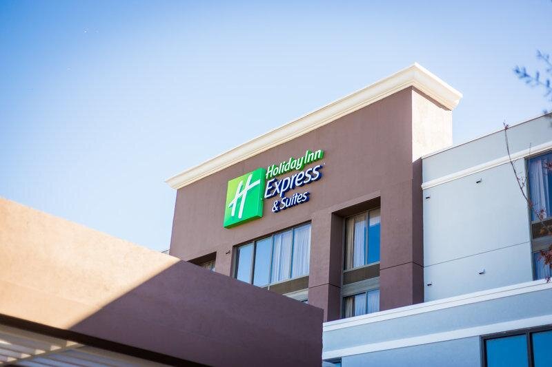 Cama en dormitorio compartido Holiday Inn Express Hotel & Suites Austin Airport, an IHG Hotel