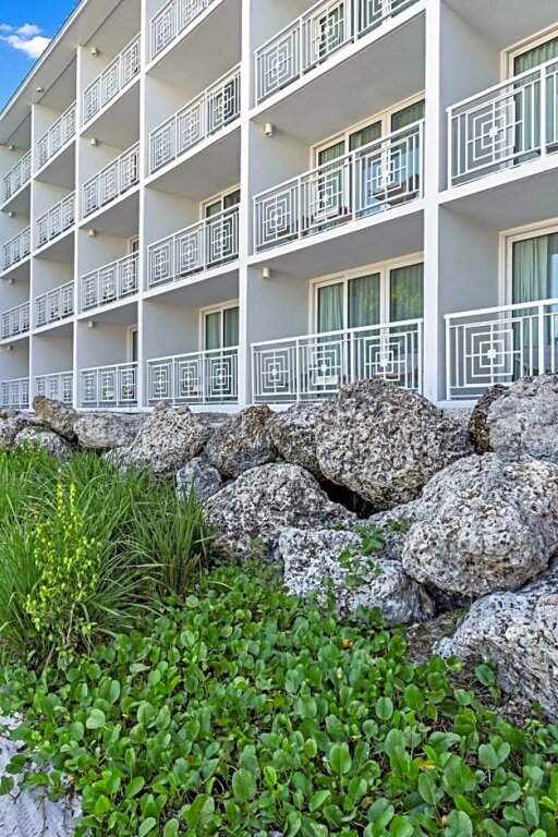 Четырёхместный номер Standard с видом на воду Baker's Cay Resort Key Largo, Curio Collection By Hilton
