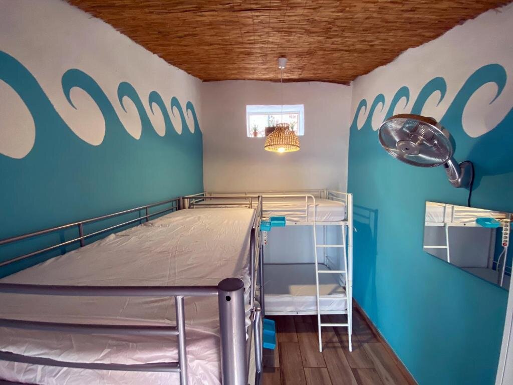 Кровать в общем номере Orange Terrace Hostel