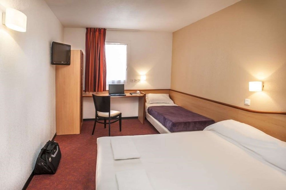 Habitación familiar Estándar 2 dormitorios Brit Hotel Confort Montauban