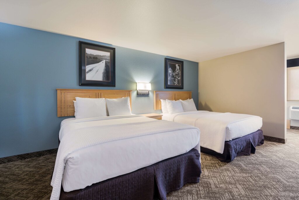Standard Vierer Zimmer Best Western Golden Spike Inn & Suites