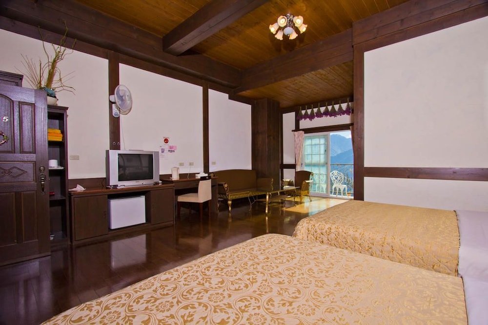 Standard Vierer Zimmer mit Bergblick Maple Leaf Holiday Villa