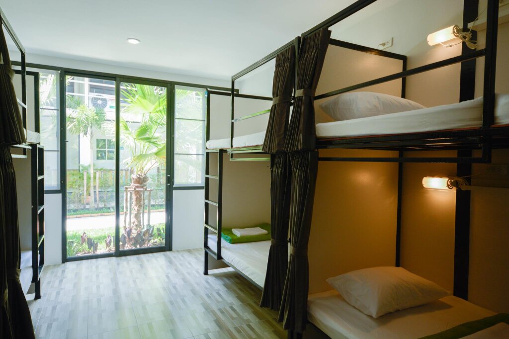 Кровать в общем номере iRest Ao Nang Seafront - SHA Plus