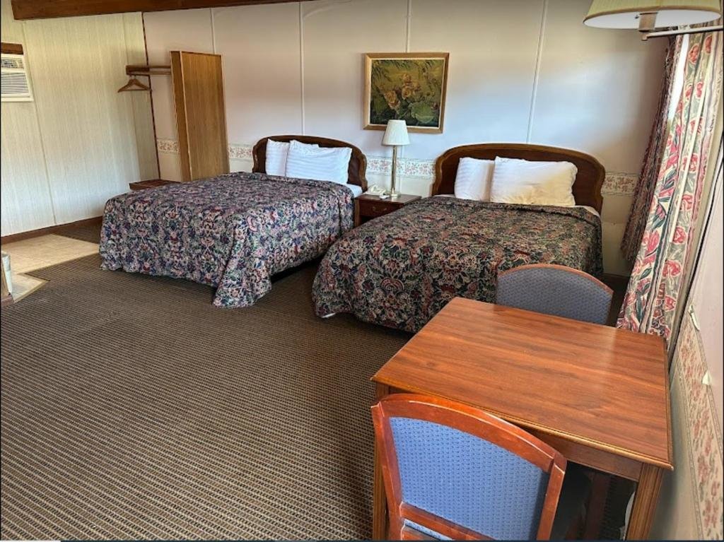 Четырёхместный номер Standard Love Hotels Western Holiday at Harlan Lake NE