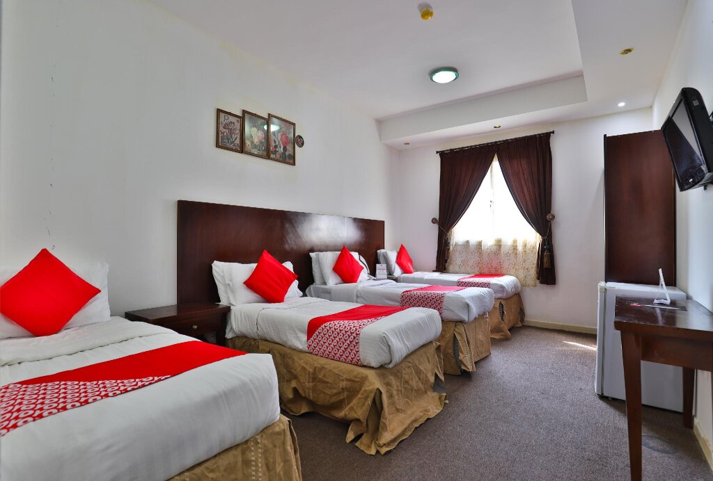 Standard Quadruple room OYO 375 Deyar Alrawada Hotel