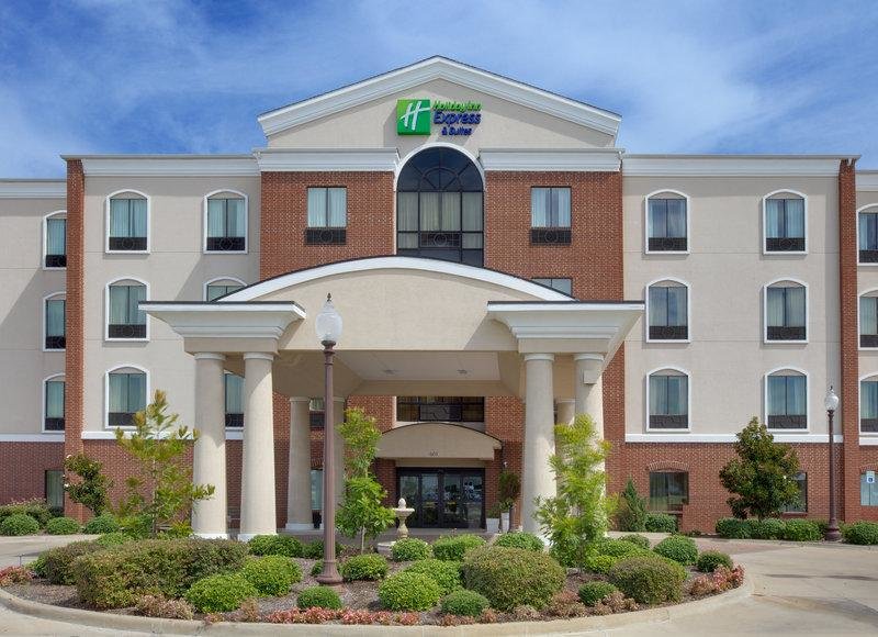 Double suite Holiday Inn Express Hotel & Suites Ennis, an IHG Hotel