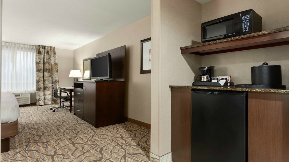 Номер Premium Holiday Inn Hotel & Suites Gateway, an IHG Hotel