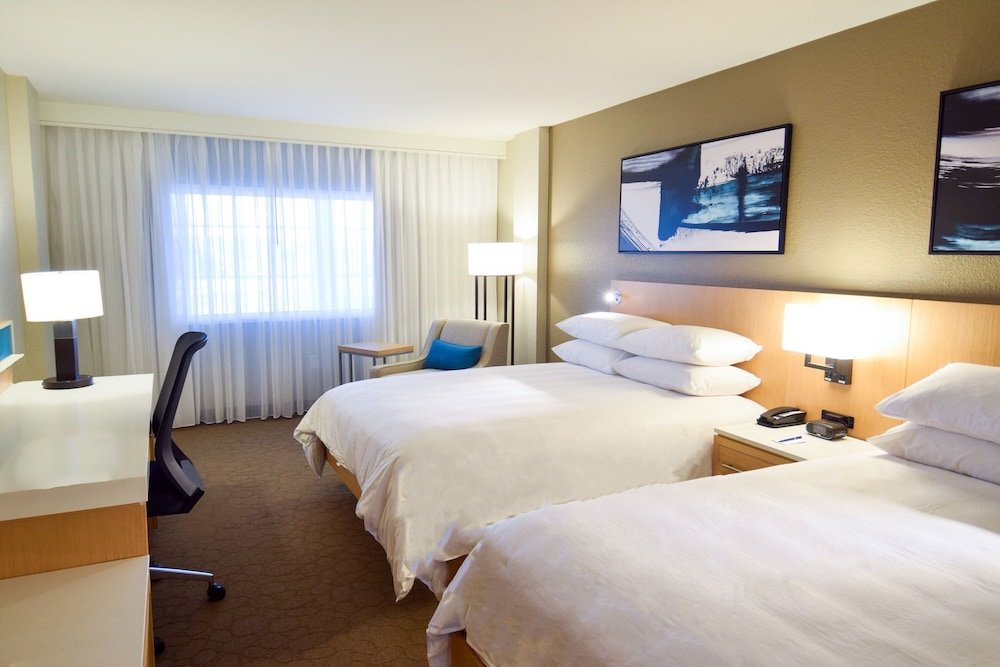 Четырёхместный номер Standard Delta Hotels by Marriott Little Rock West