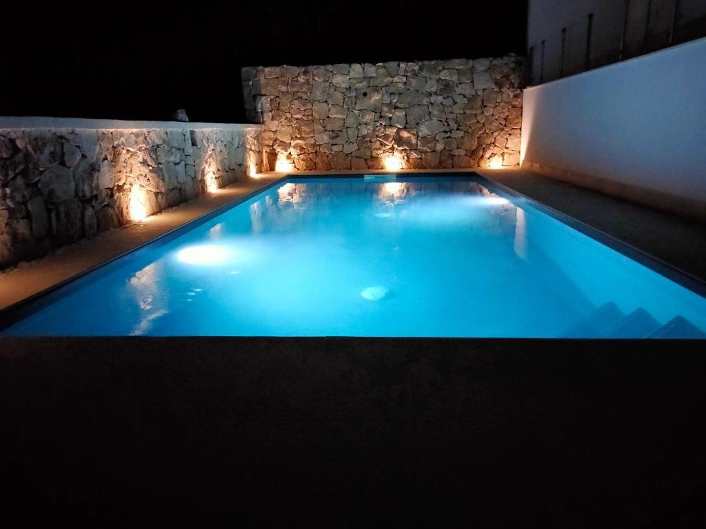 Вилла Deluxe Villa Carlotta con piscina