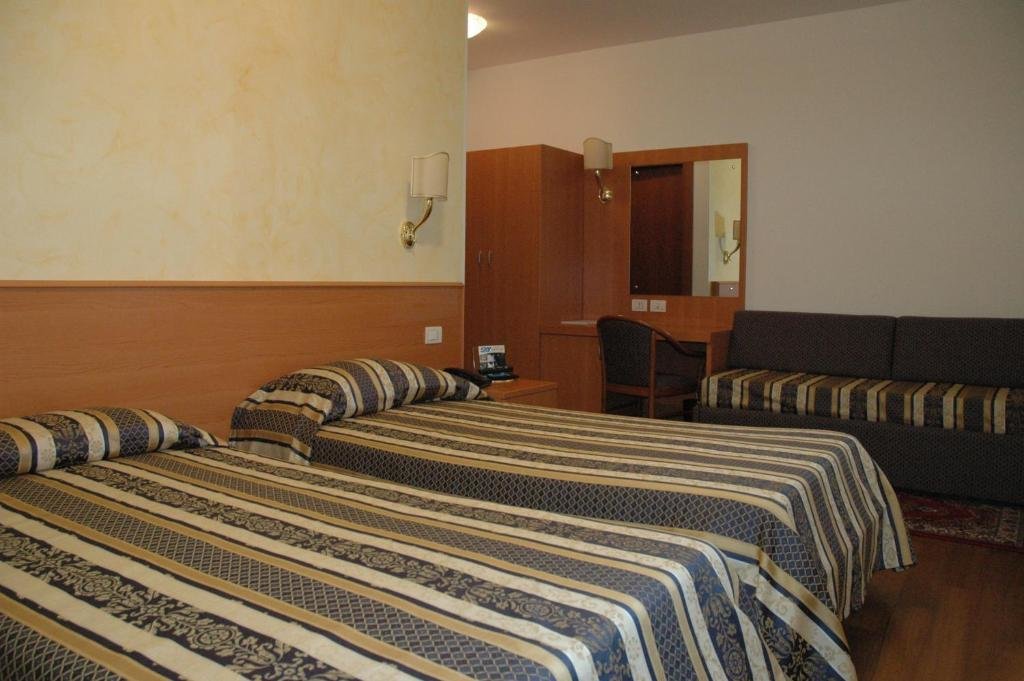 Standard Dreier Zimmer Hotel Ristorante Dotto