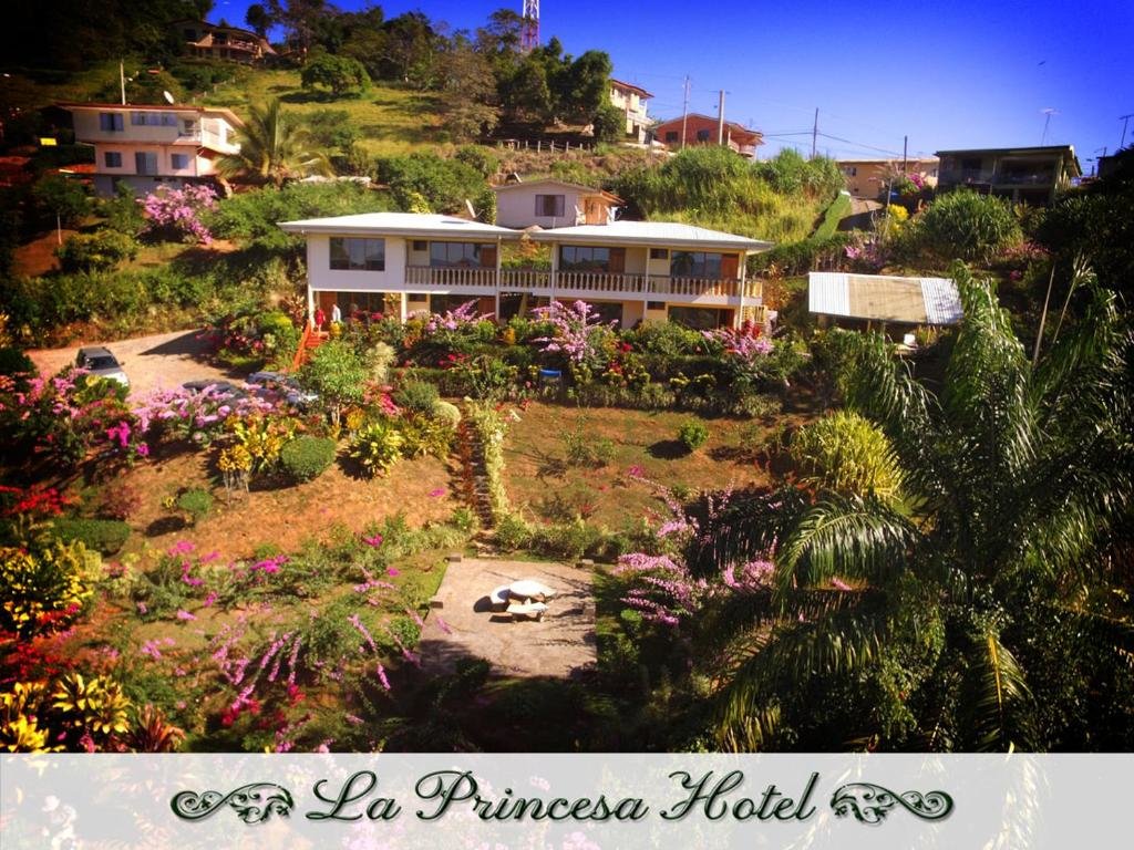 Студия с балконом и с видом на сад La Princesa Hotel