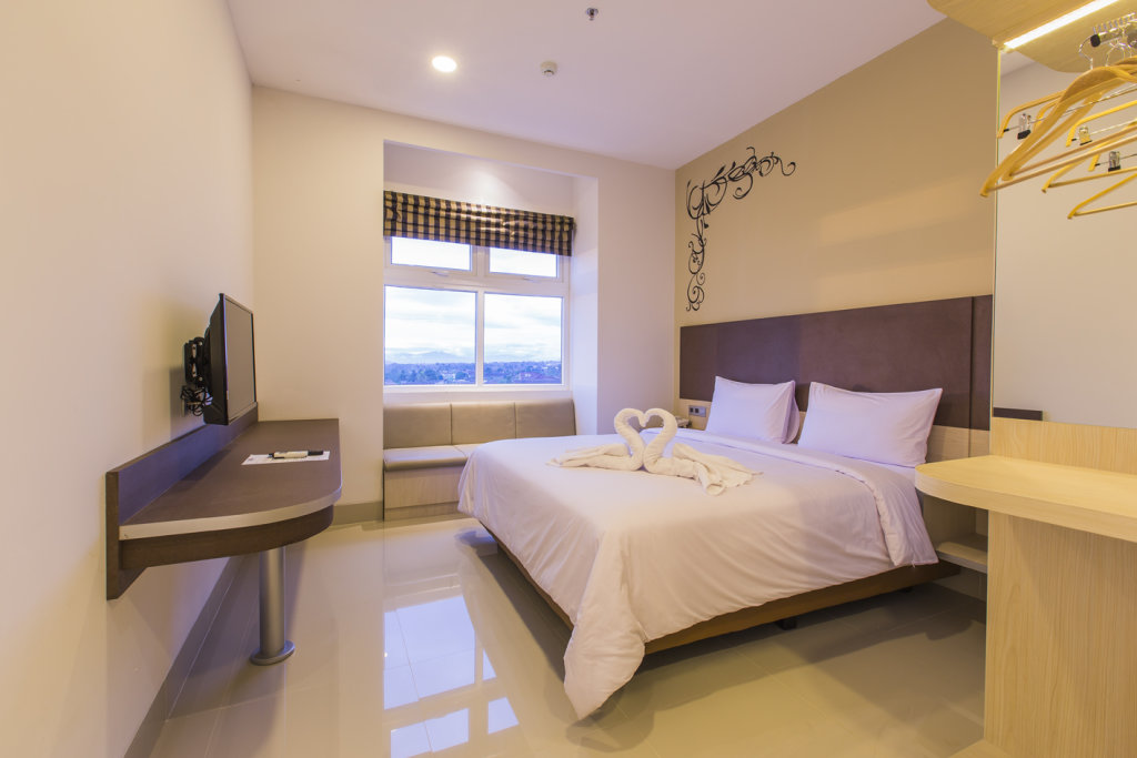 Deluxe room Sparks Odeon Sukabumi, ARTOTEL Curated