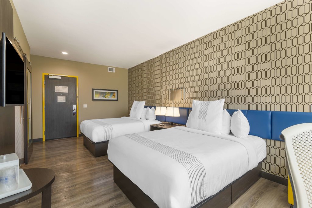 Standard Vierer Zimmer GLo Best Western Pooler - Savannah Airport Hotel