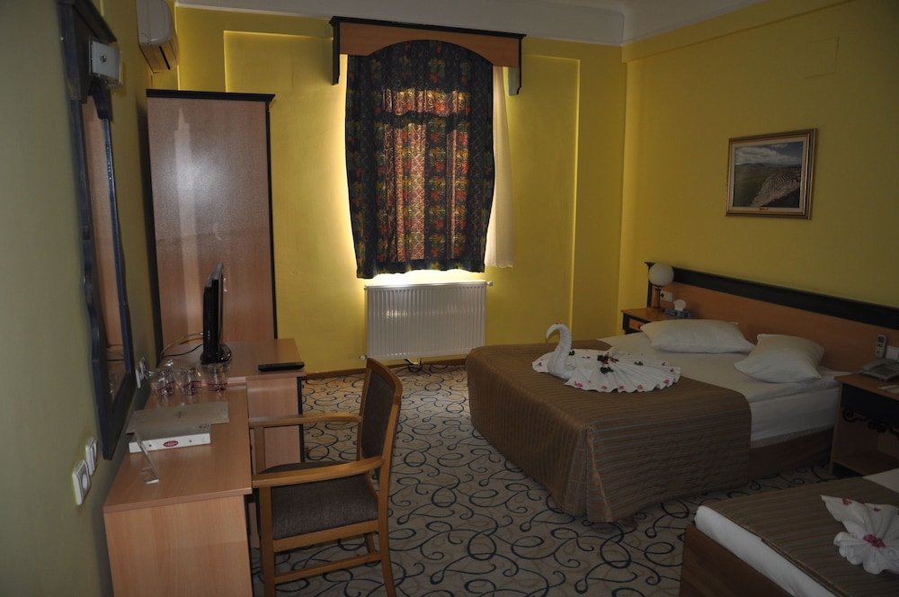 Standard Triple room Tassaray Hotel
