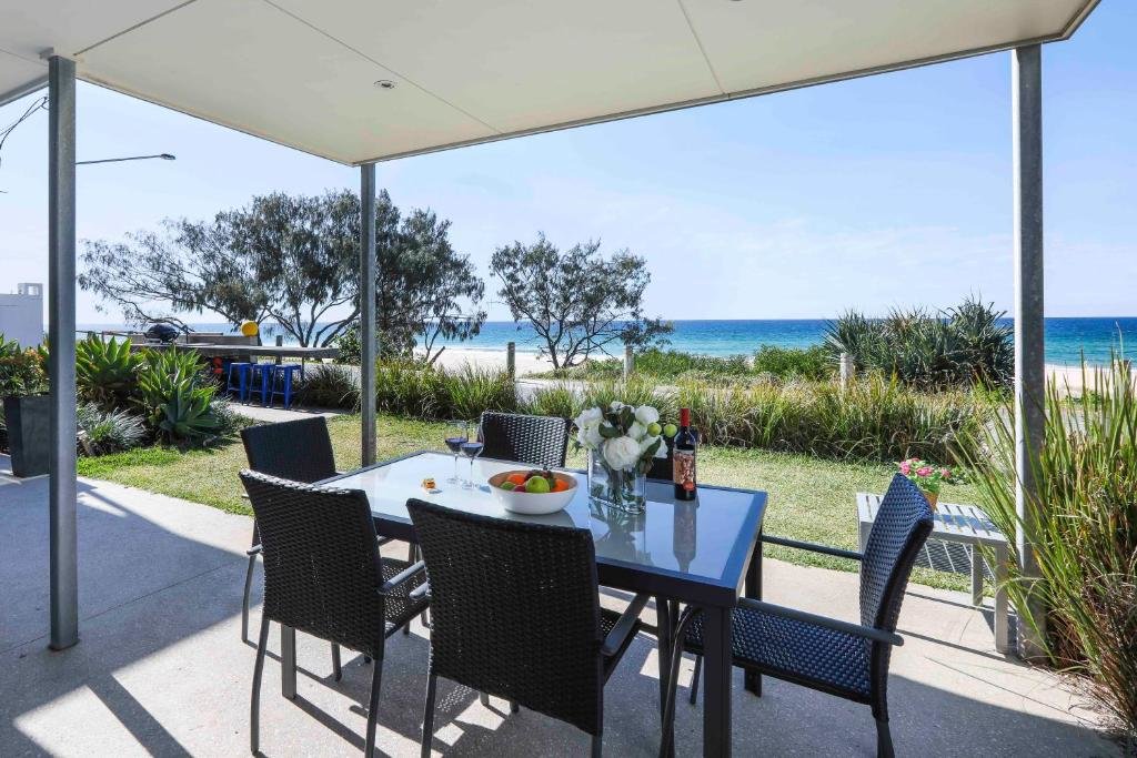 Apartamento De lujo 3 habitaciones con balcón y con vista al océano Sandbox Luxury Beach Front Apartments