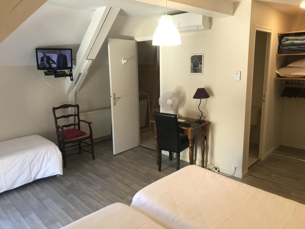 Comfort Triple room with balcony Auberge de La Fontaine