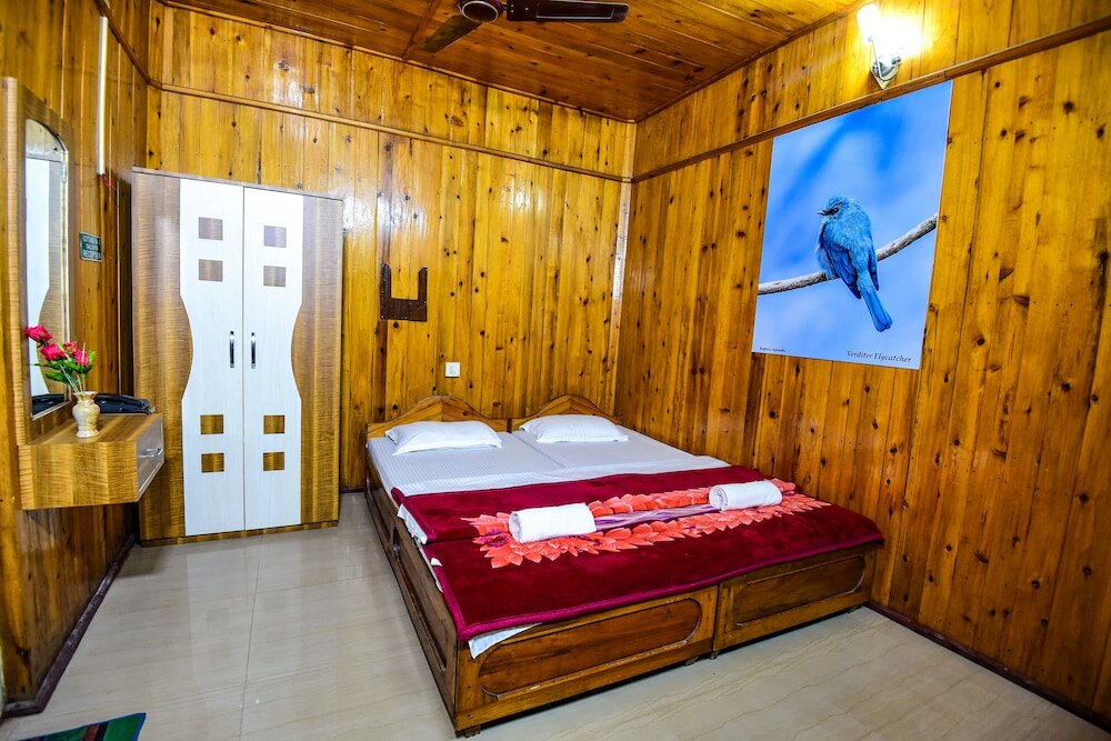 Deluxe room Aranya Jungle Resort