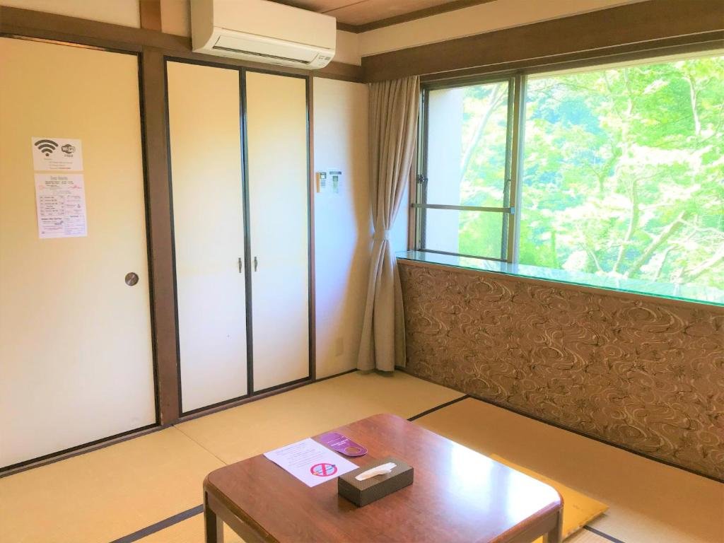 Habitación triple Estándar con vista a la montaña Onsen Hostel K's House Hakone