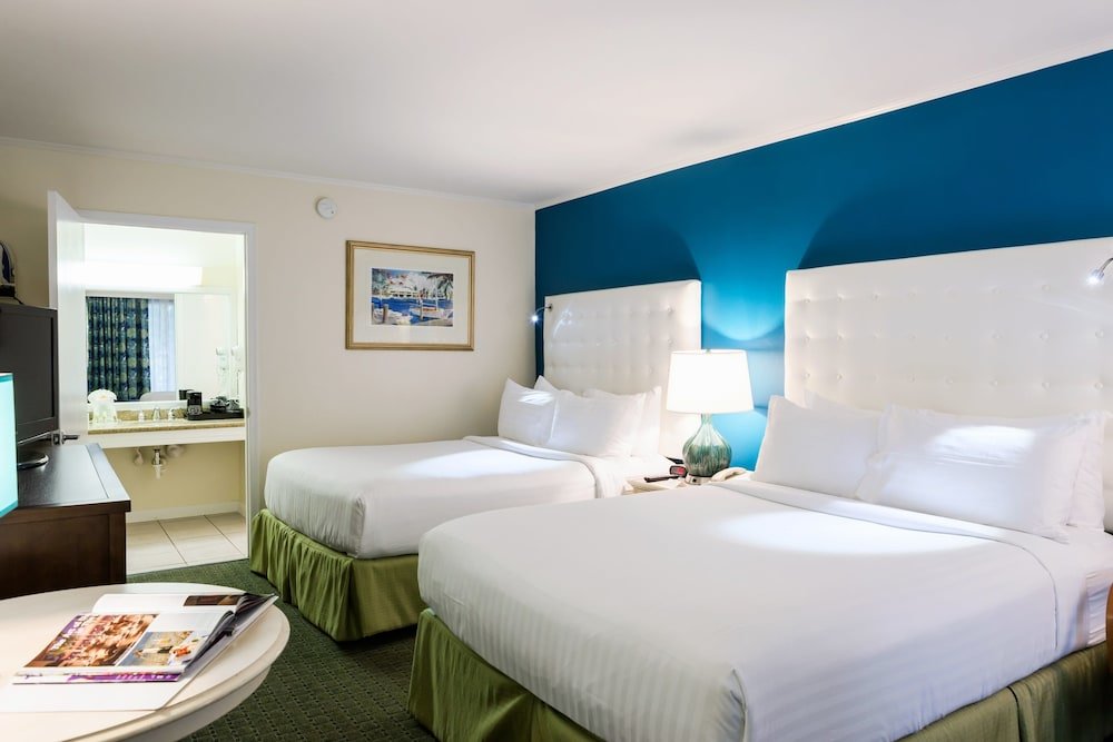 Четырёхместный номер Standard с балконом и с видом на гавань Holiday Inn Key Largo, an IHG Hotel