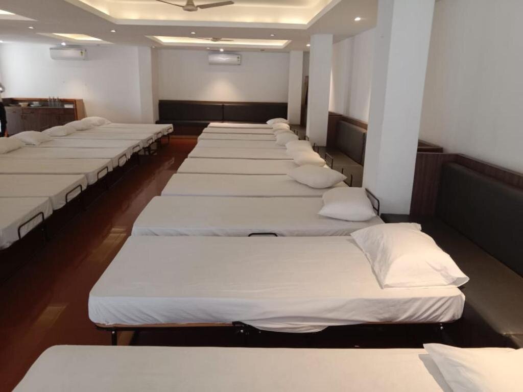 Cama en dormitorio compartido Hotel Rajadhani