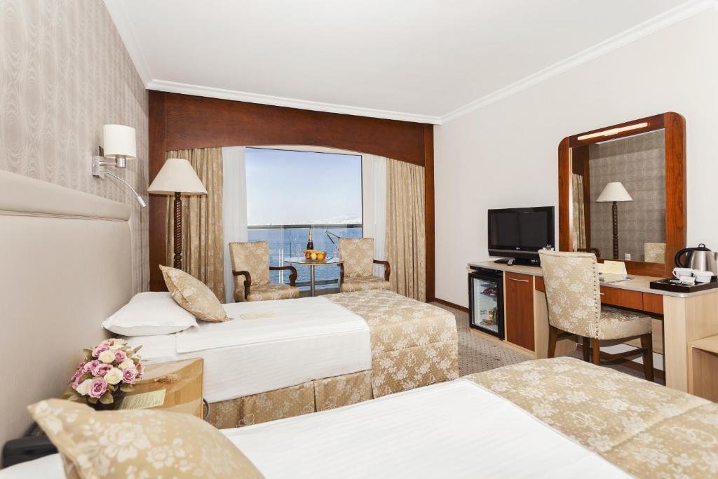 Двухместный номер Standard с видом на море Izmir Palas Hotel