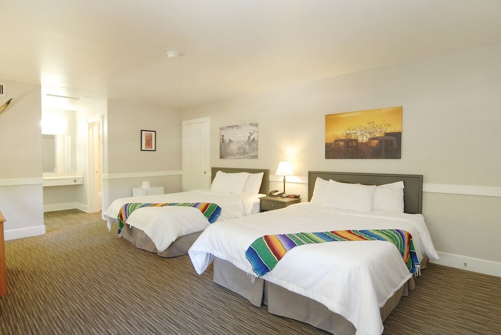 Четырёхместный номер Standard Palm Canyon Hotel and RV Resort