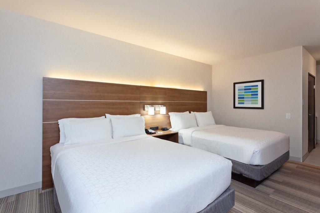 Standard Double room Holiday Inn Express Los Angeles LAX Airport, an IHG Hotel