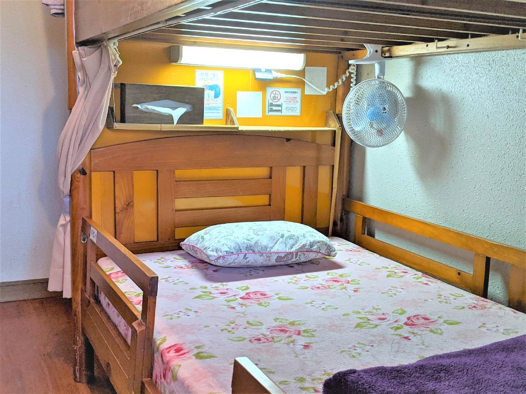 Кровать в общем номере (женский номер) Shiraho Friends House