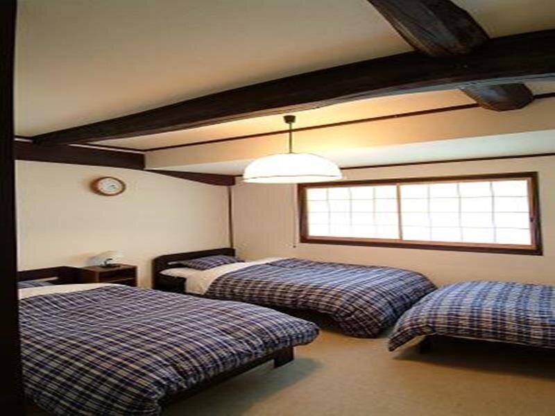 Кровать в общем номере (мужской номер) Miyama Heimat Youth Hostel