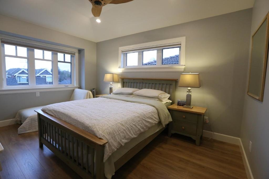 Standard Double room with garden view Vancouver Traveller B&B
