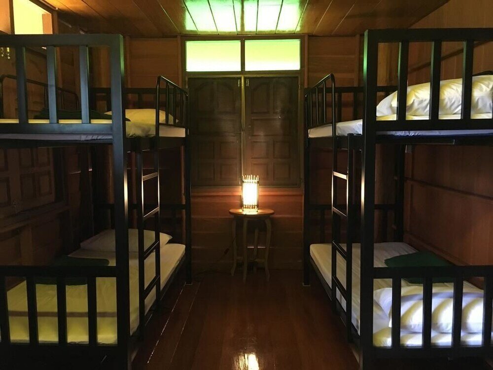 Кровать в общем номере Nine House Pai