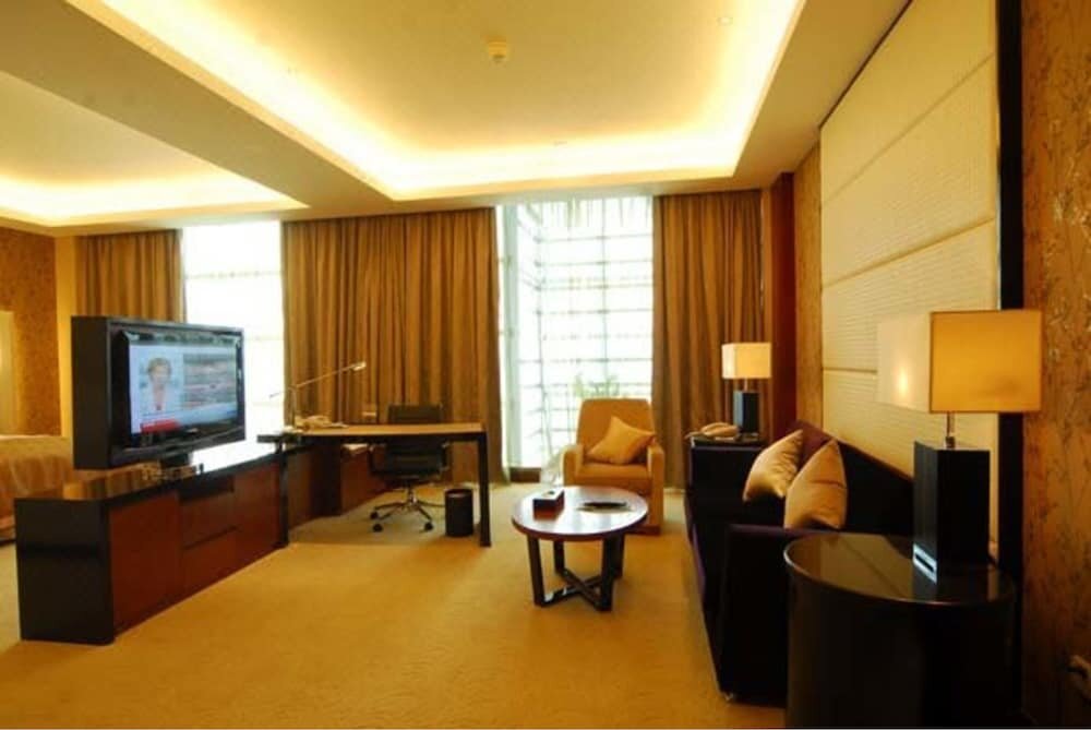 Executive Double room Hangzhou Haiwaihai Crown Hotel