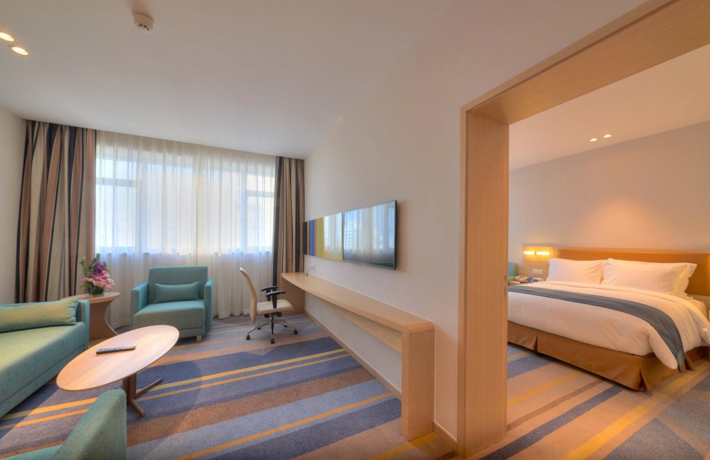 Doppel Suite Holiday Inn Express Shanghai Zhenping, an IHG Hotel