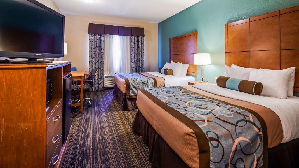 Четырёхместный номер Standard Best Western Plus Seminole Hotel & Suites