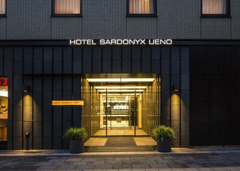 Кровать в общем номере Hotel Sardonyx Ueno